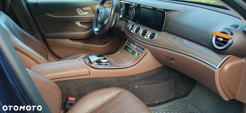 Mercedes-Benz Klasa E 220 d 4Matic 9G-TRONIC AMG Line - 1