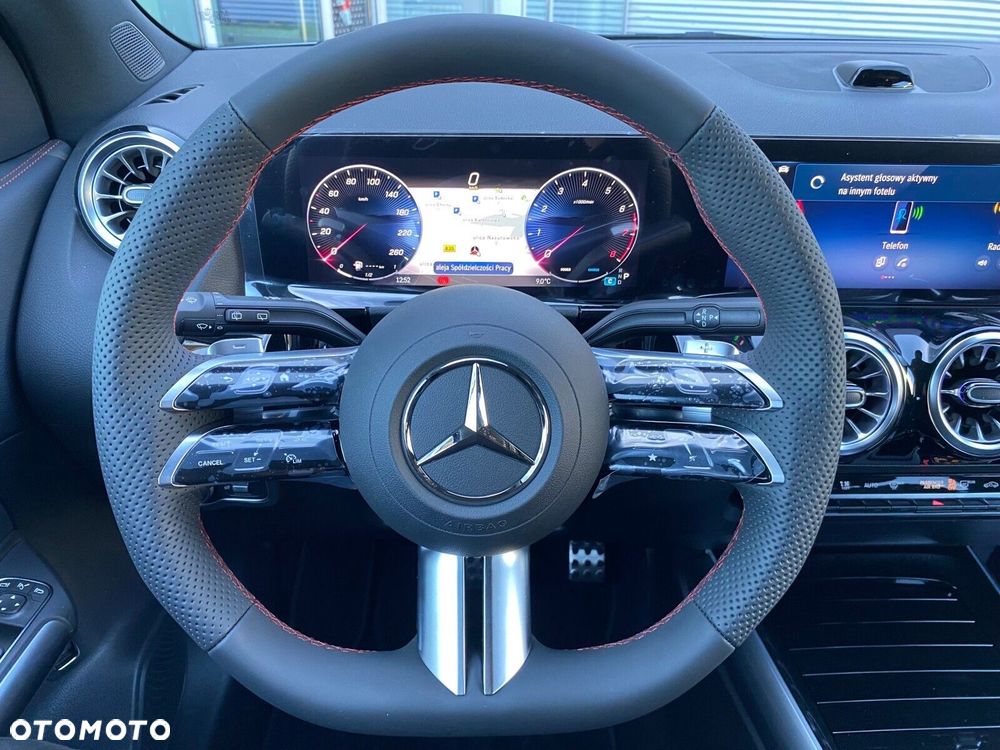 Mercedes-Benz GLA - 12