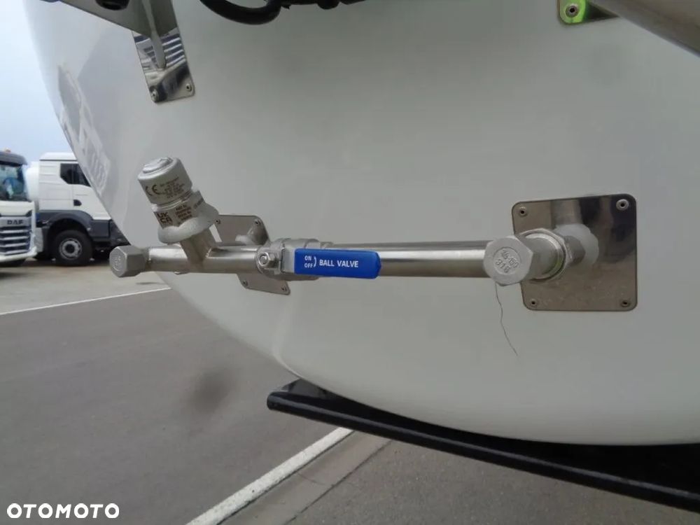 Lag - cysterna ADR / 30.000 L / DOSTĘPNE RÓWNIEŻ 34.000 L - 11