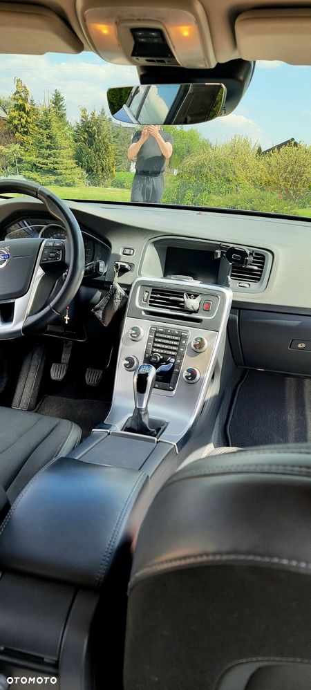 Volvo V60 D2 Momentum - 2