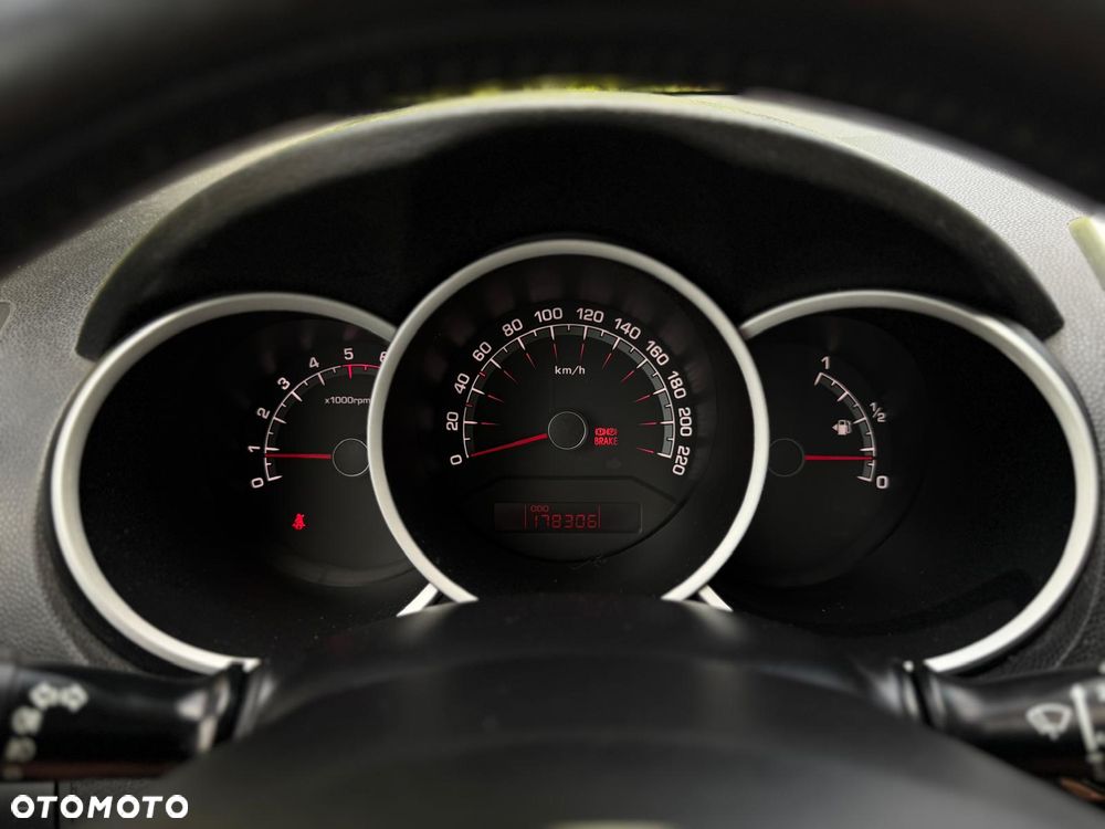 Kia Venga 1.6 CRDi 128 Fifa World Cup Edition - 15