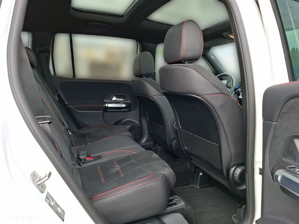 Mercedes-Benz GLB - 14