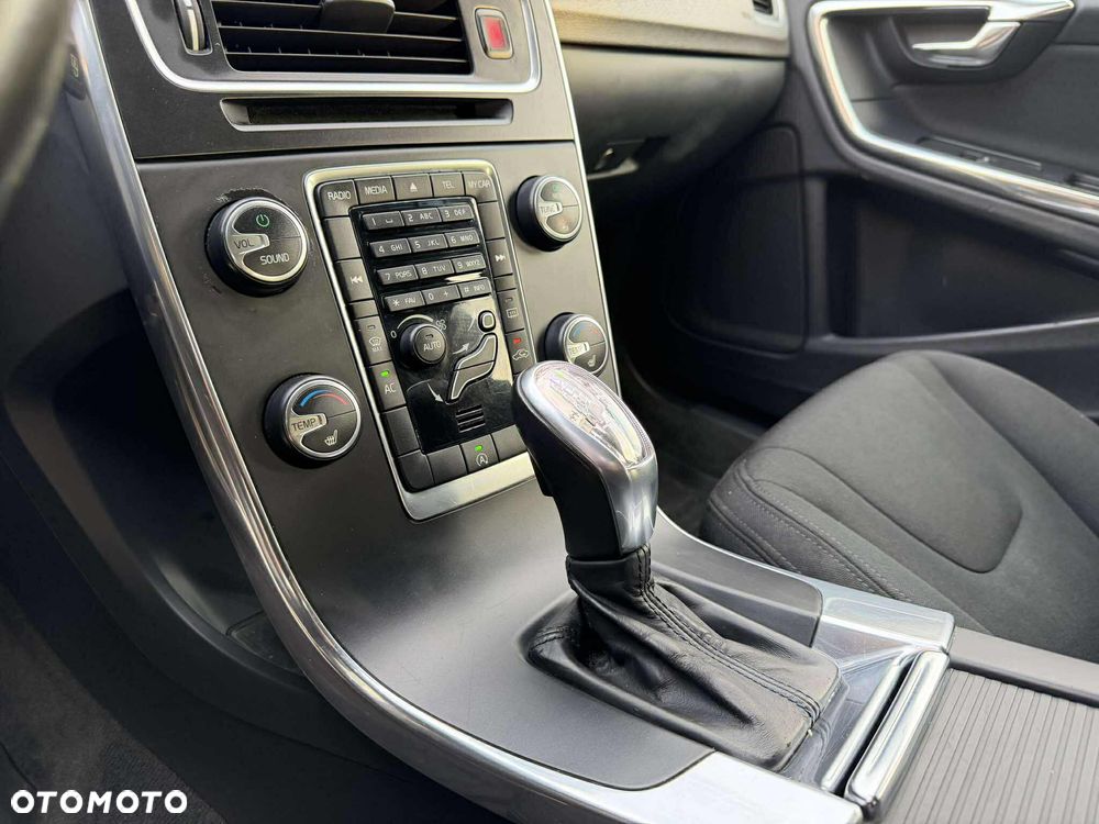 Volvo V60 D3 Geartronic Summum - 16