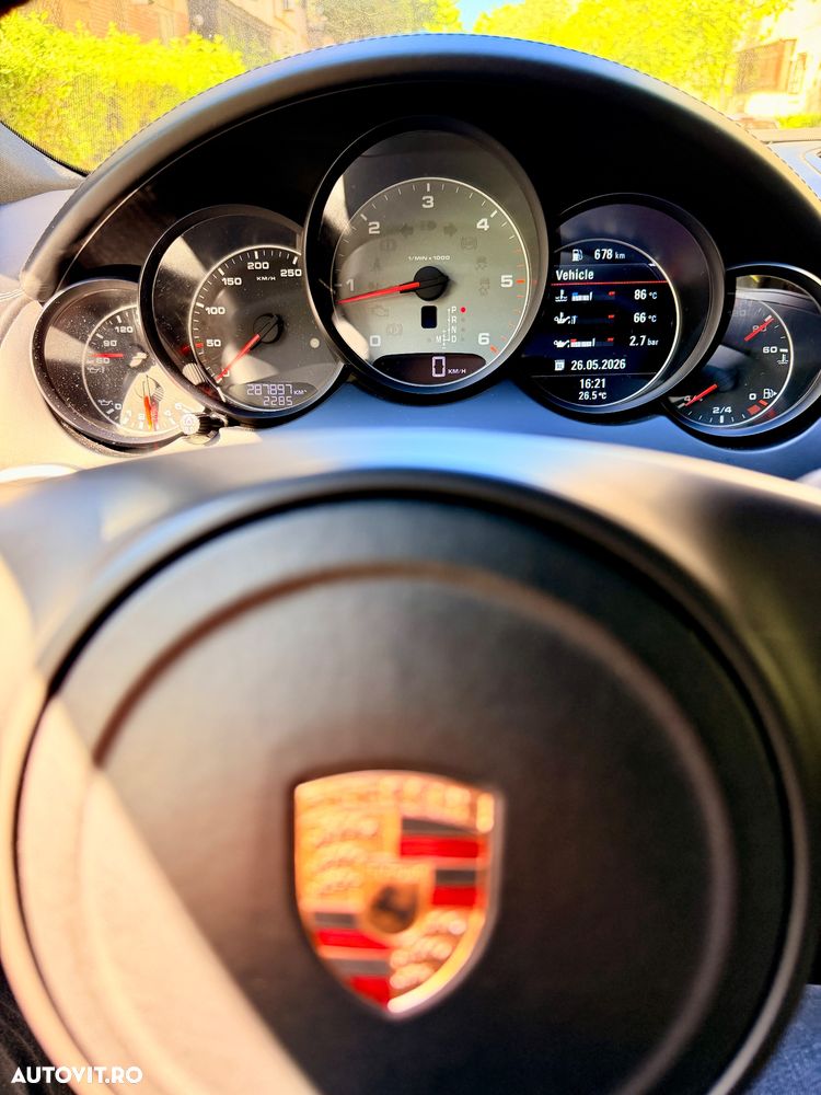 Porsche Cayenne - 21