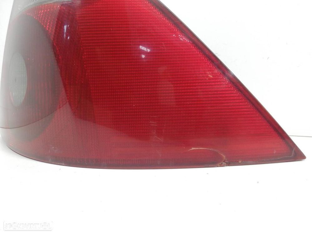 FAROLIM TRASEIRO DIREITO FORD MONDEO III 2004 - 3