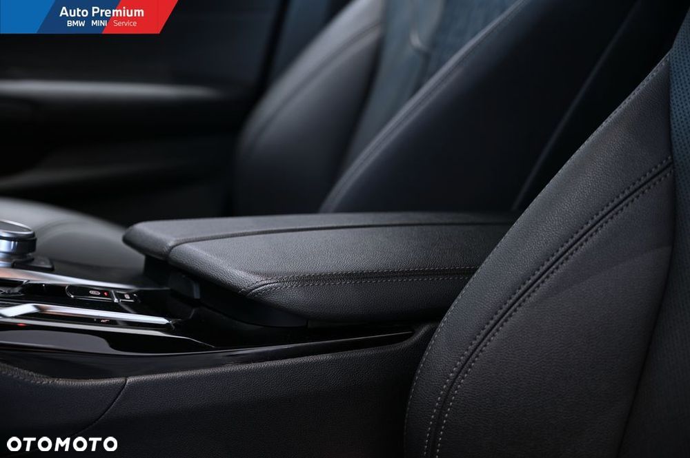 BMW Seria 5 520i mHEV - 16