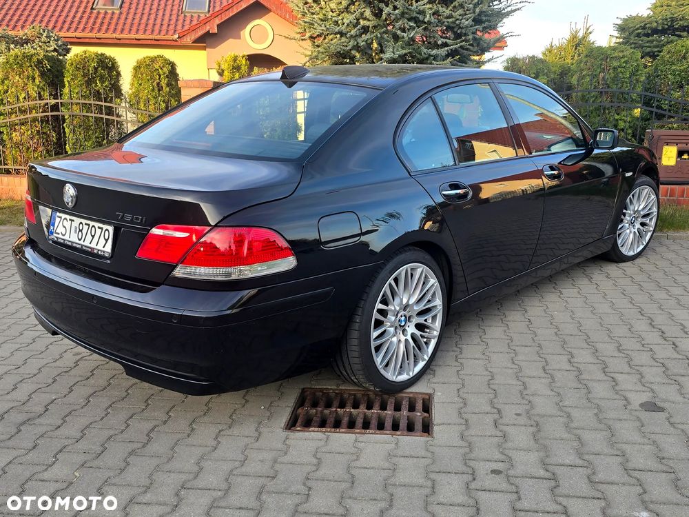 BMW Seria 7 750i - 4