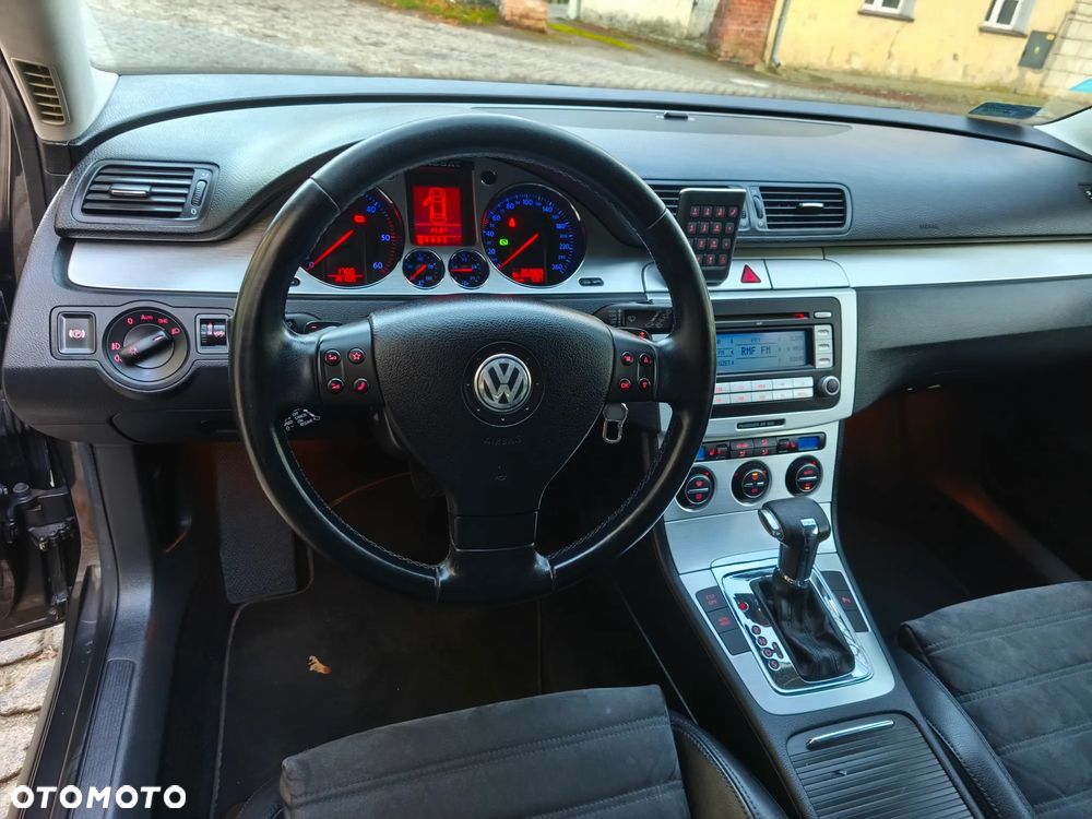 Volkswagen Passat Variant 2.0 TDI DPF DSG Highline - 8
