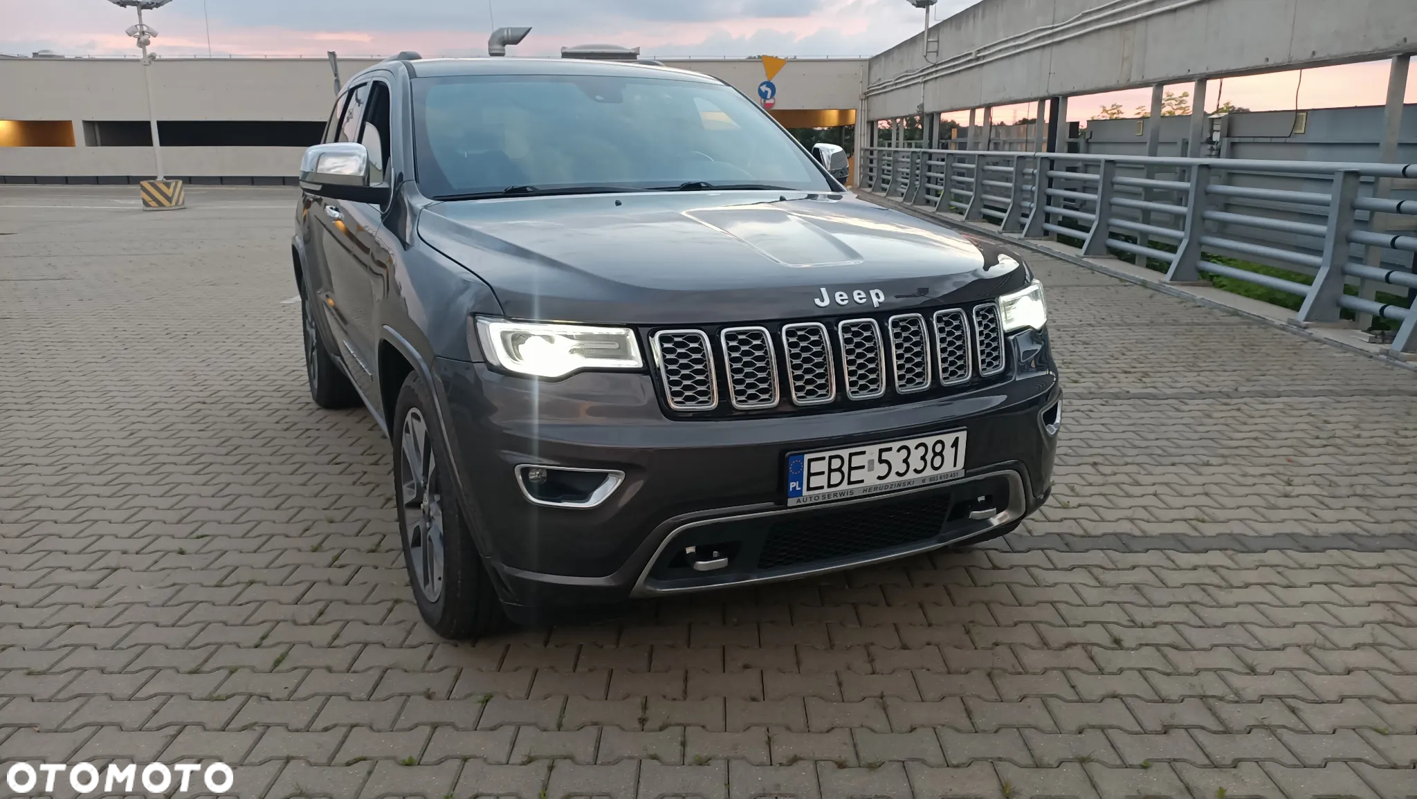 Jeep Grand Cherokee ver-3-6-v6-overland