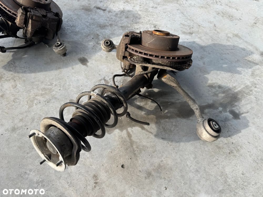 ZWROTNICA AMORTYZATOR LEWY MCPERSON BMW E90 E87 - 6