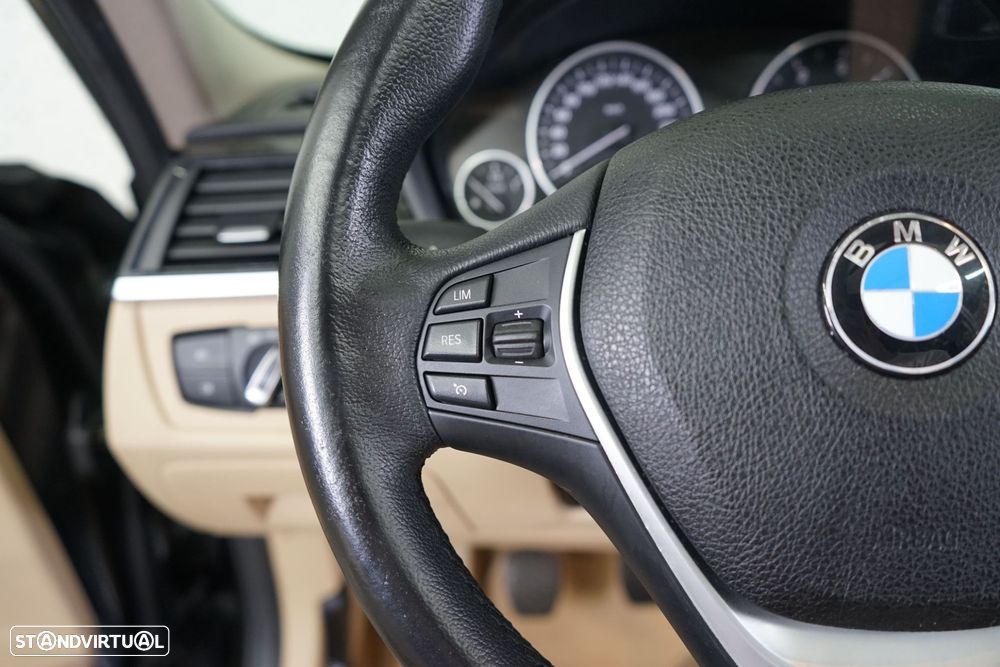 BMW 320 d Line Luxury - 24