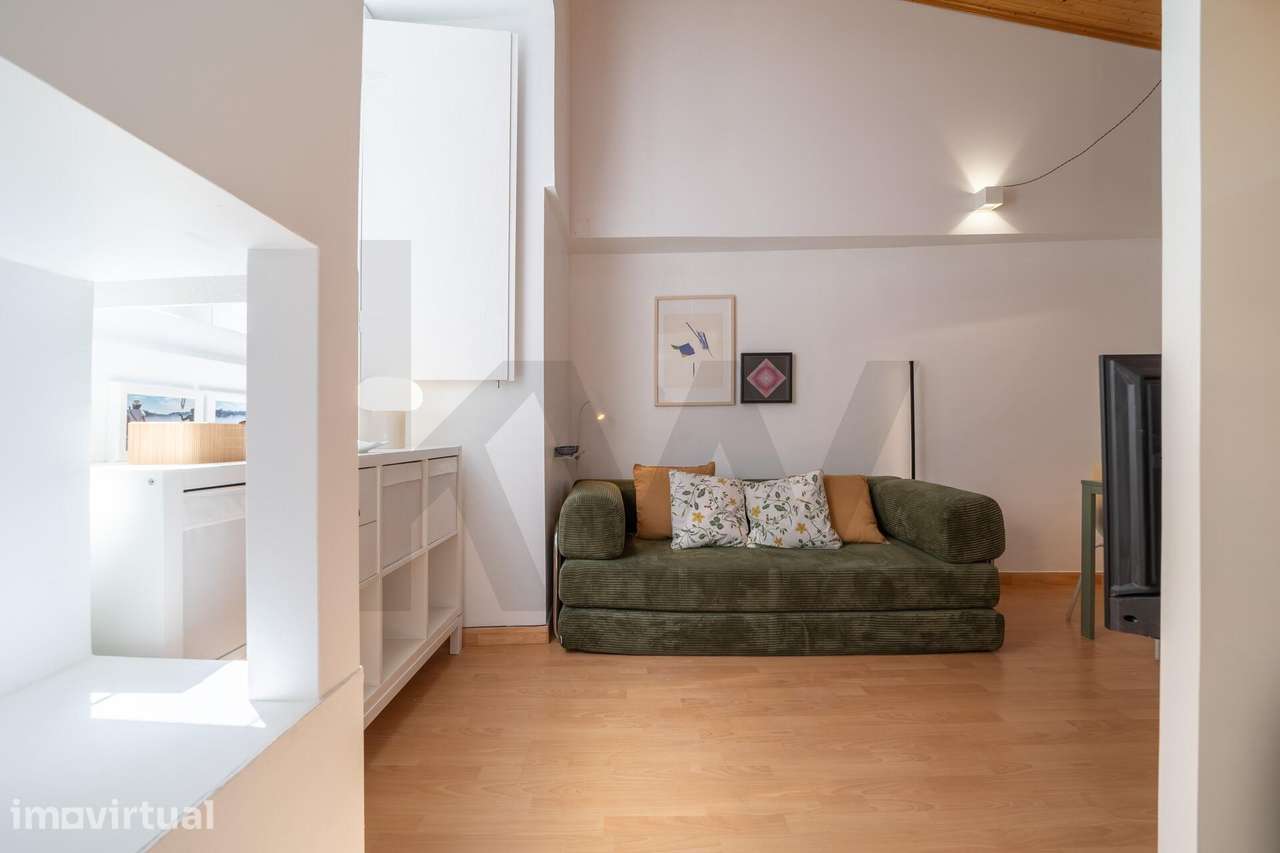 T1+1 Remodelado com Mezzanine e Vista sobre Lisboa - Grande imagem: 3/15