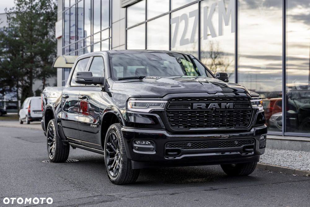 RAM 1500 Limited Night - 15