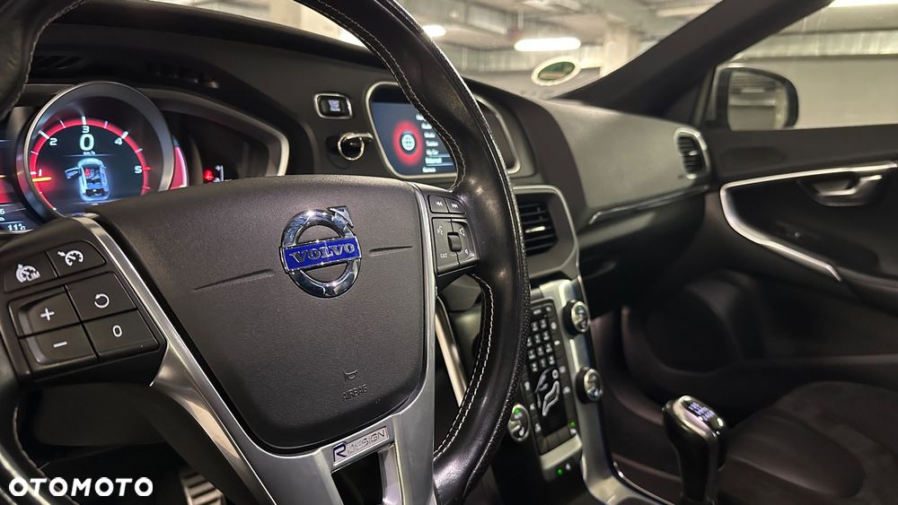 Volvo V40 D4 Drive-E R-Design Summum - 10