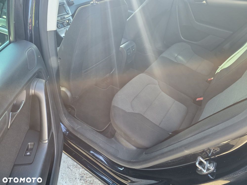 Volkswagen Passat 2.0 TDI Comfortline DSG - 8