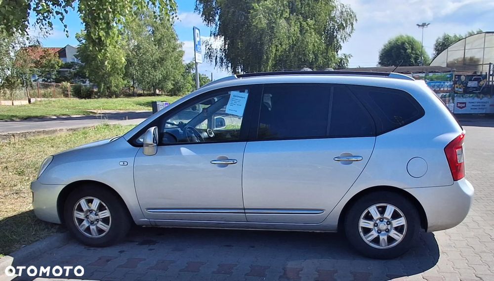 Kia Carens - 4