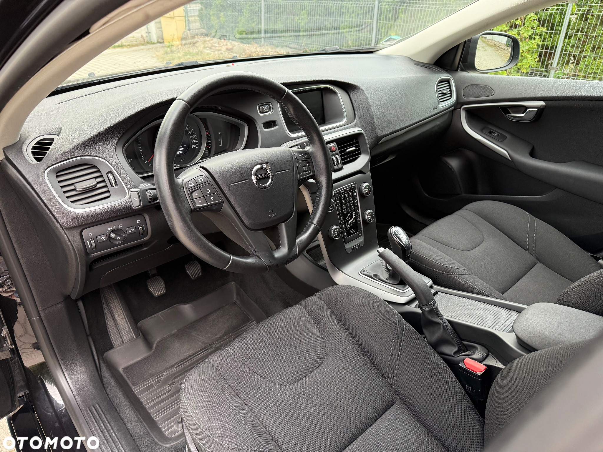 Volvo V40 T3 Drive-E Momentum - 23