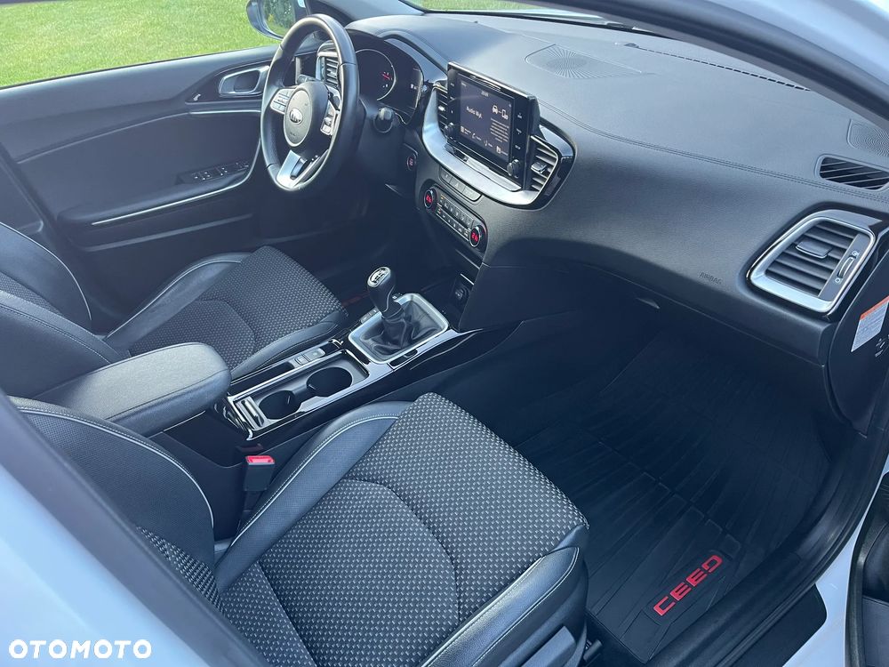 Kia Ceed 1.6 CRDi mHEV L - 11