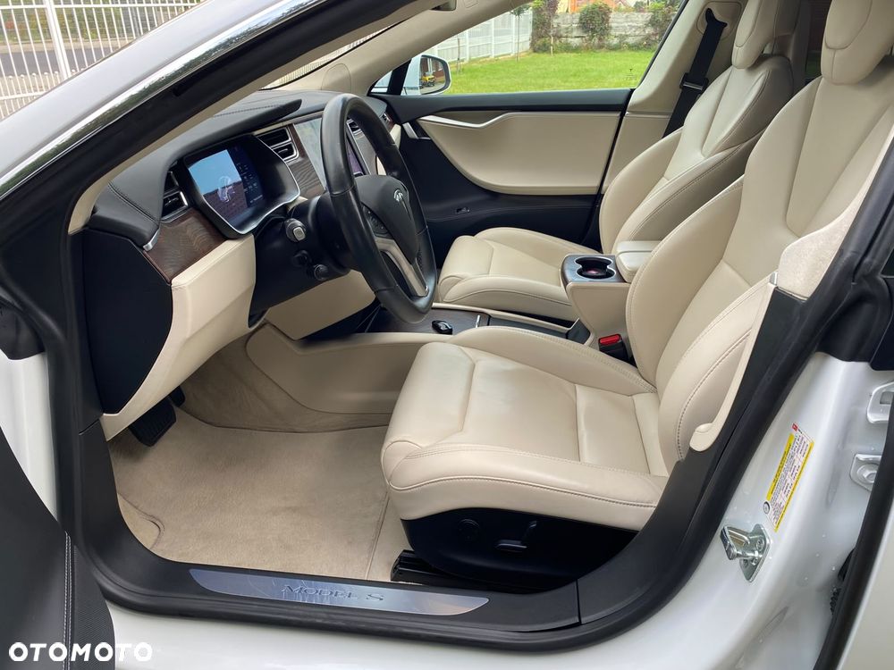 Tesla Model S - 9