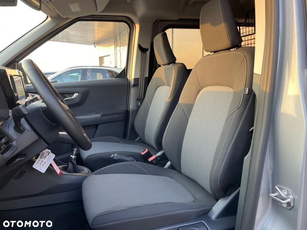 Ford Transit Courier - 17