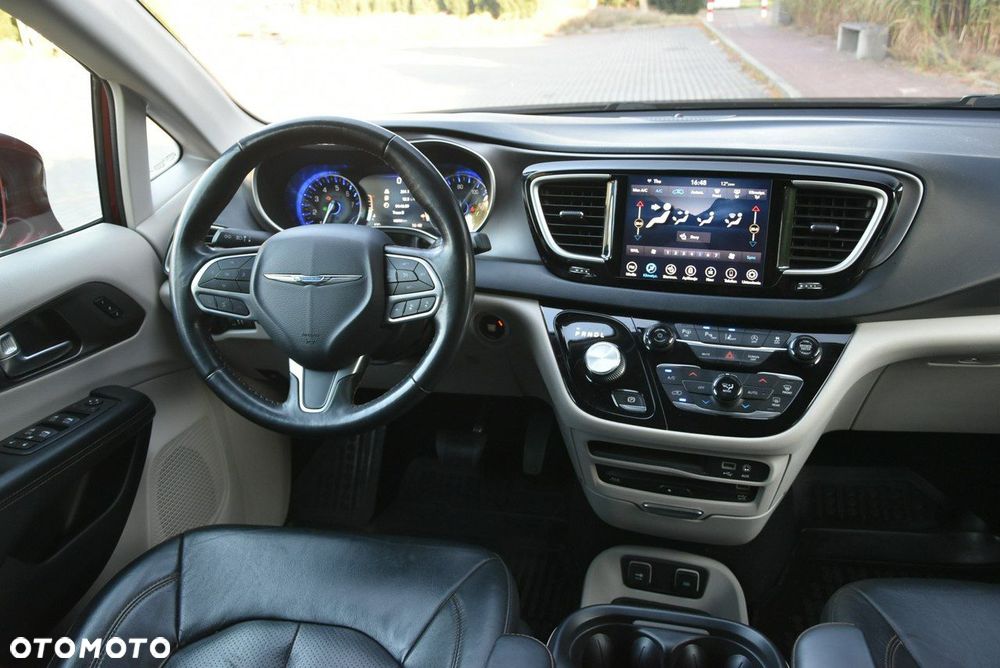 Chrysler Pacifica - 8