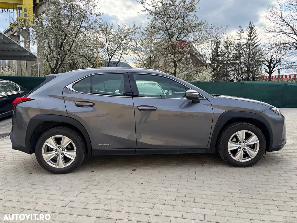 Lexus UX 250h Business Edition - 13