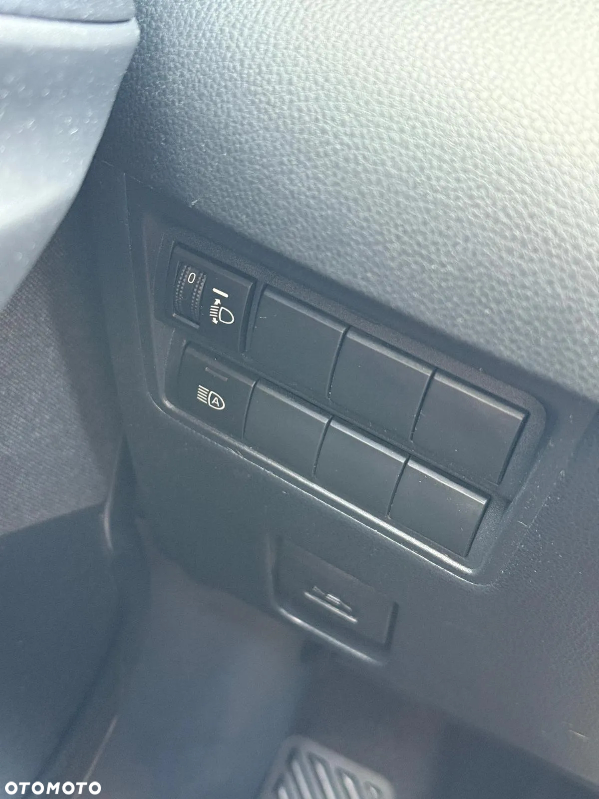 Toyota Yaris Hybrid 1.5 Comfort - 24