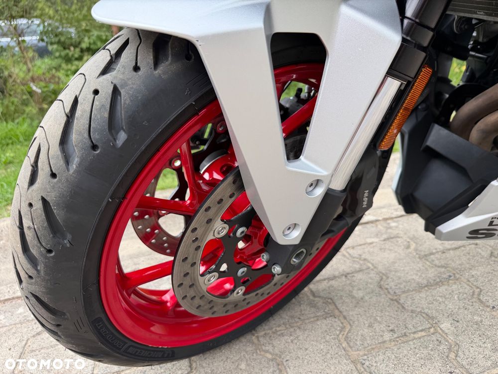 Suzuki GSX - 15