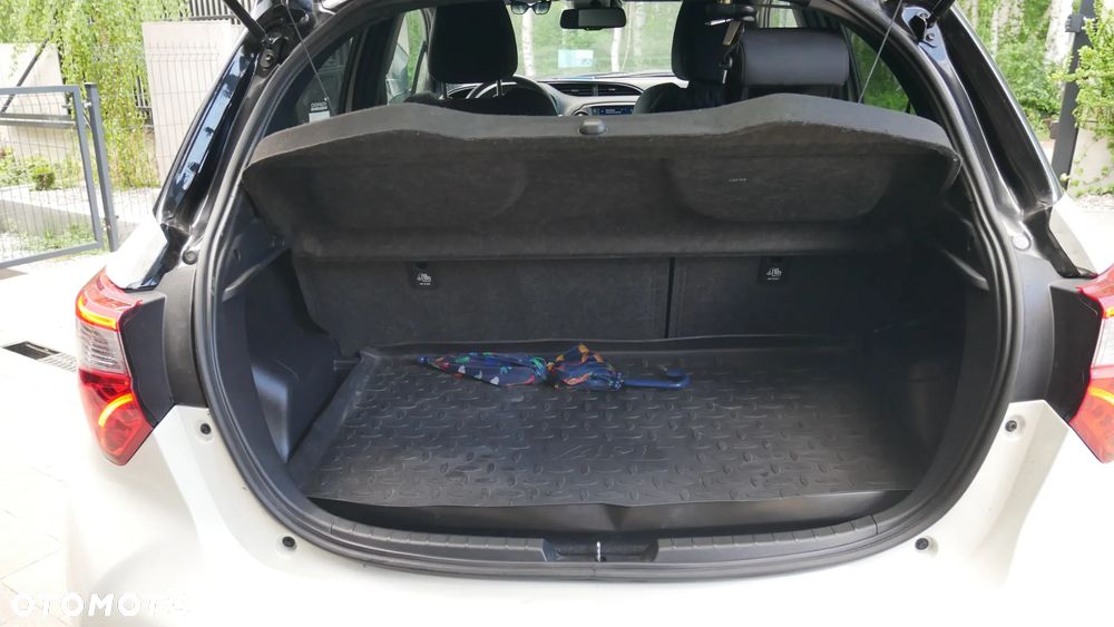 Toyota Yaris Hybrid 100 Selection Platinum - 37