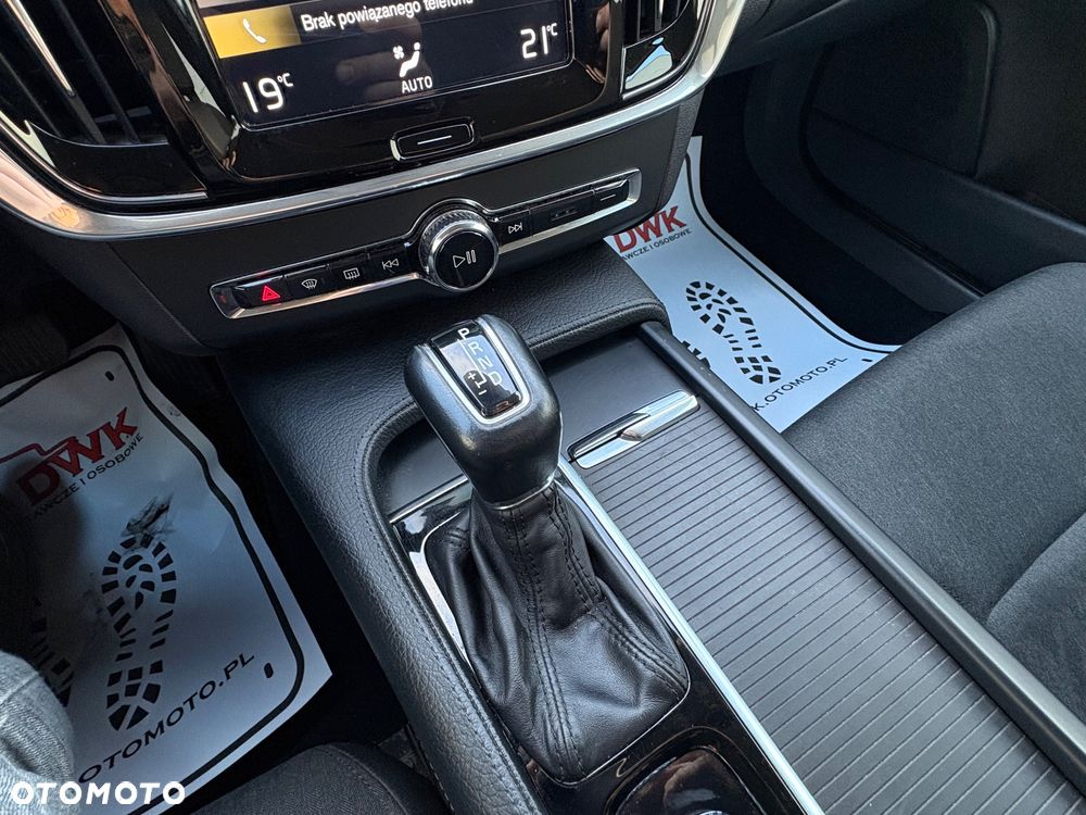 Volvo S90 D4 Geartronic Momentum Pro - 25