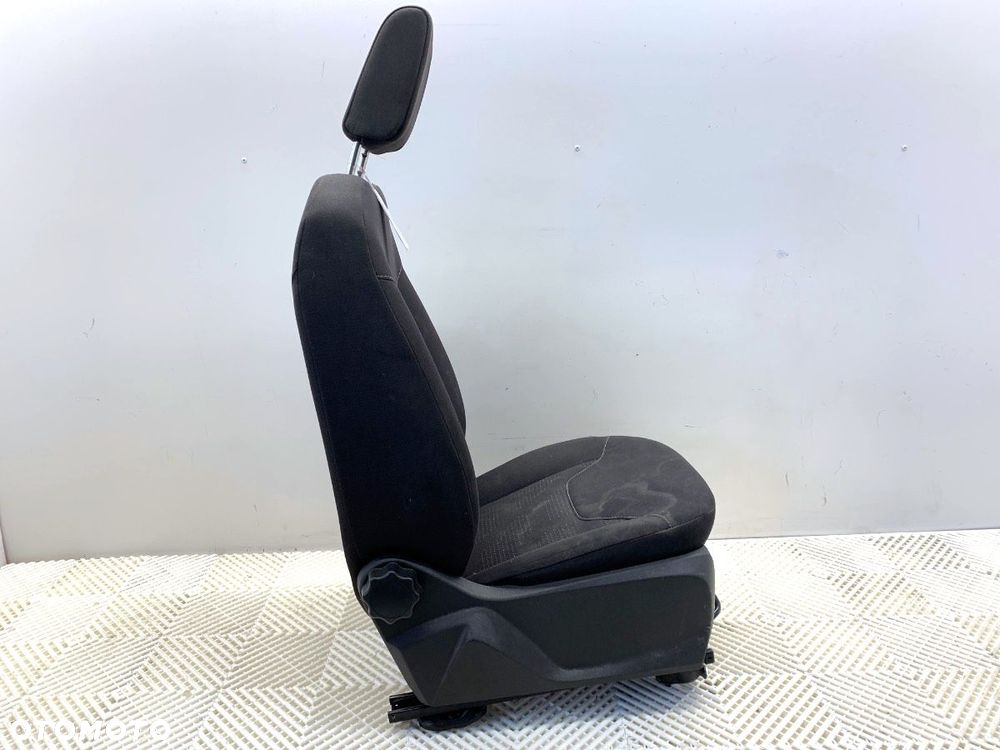 FOTEL PRAWY PRZÓD  FORD TRANSIT COURIER B460 Nadwozie pełne/minivan 2014 - 2022 1.0 EcoBoost 74 kW - 6