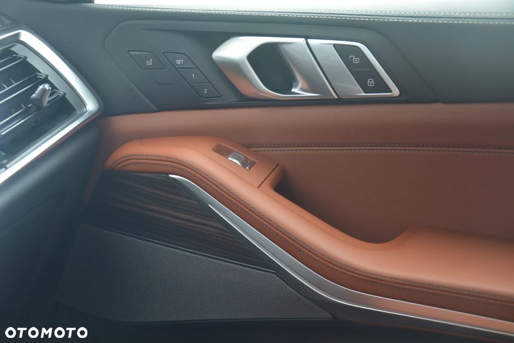 BMW X7 - 28