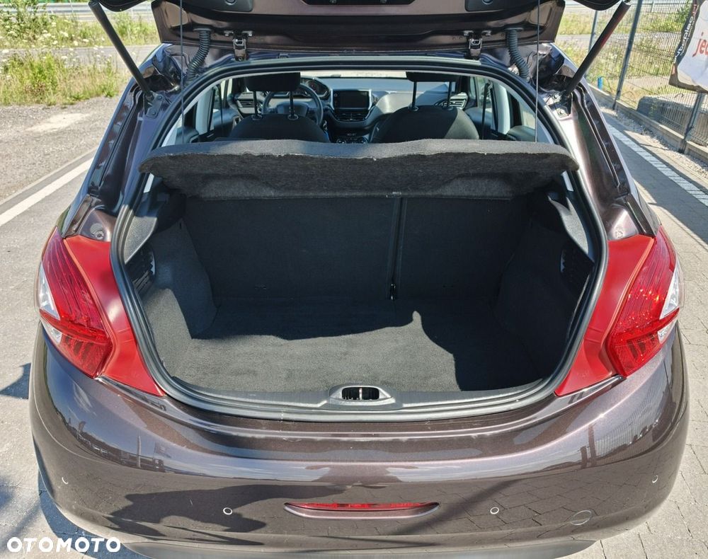 Peugeot 208 - 13