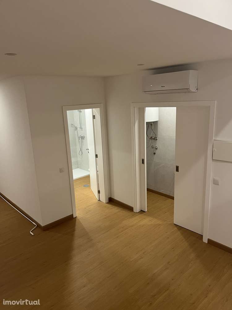 Oportunidade Imperdível! Espaço Renovado Pronto a Habitar - Grande imagem: 3/4