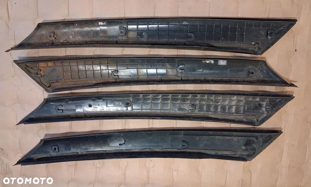 Osłona słupka SKODA FABIA II ROOMSTER OE prawa lewa czarna OE - 2