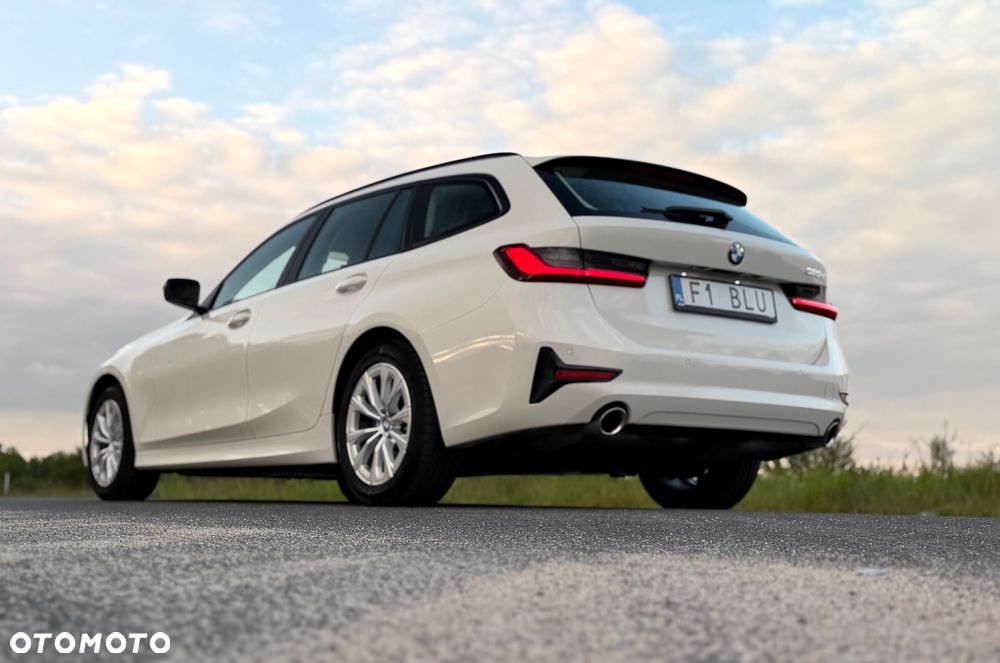 BMW Seria 3 320d Sport Line - 5