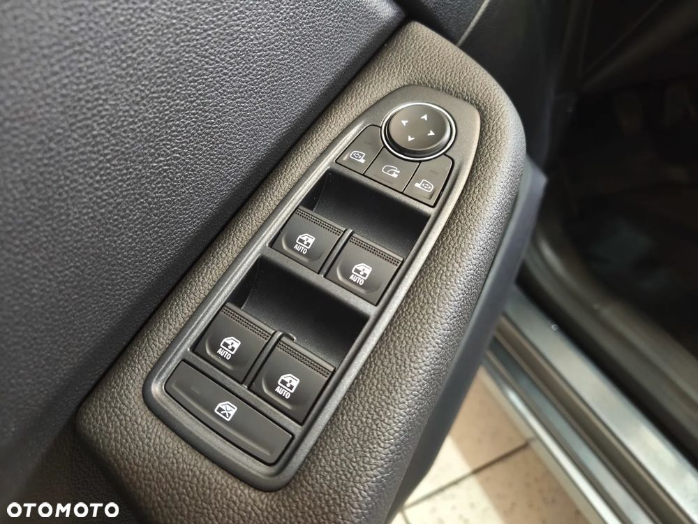 Mitsubishi Colt 1.0T Invite Style Cold - 13