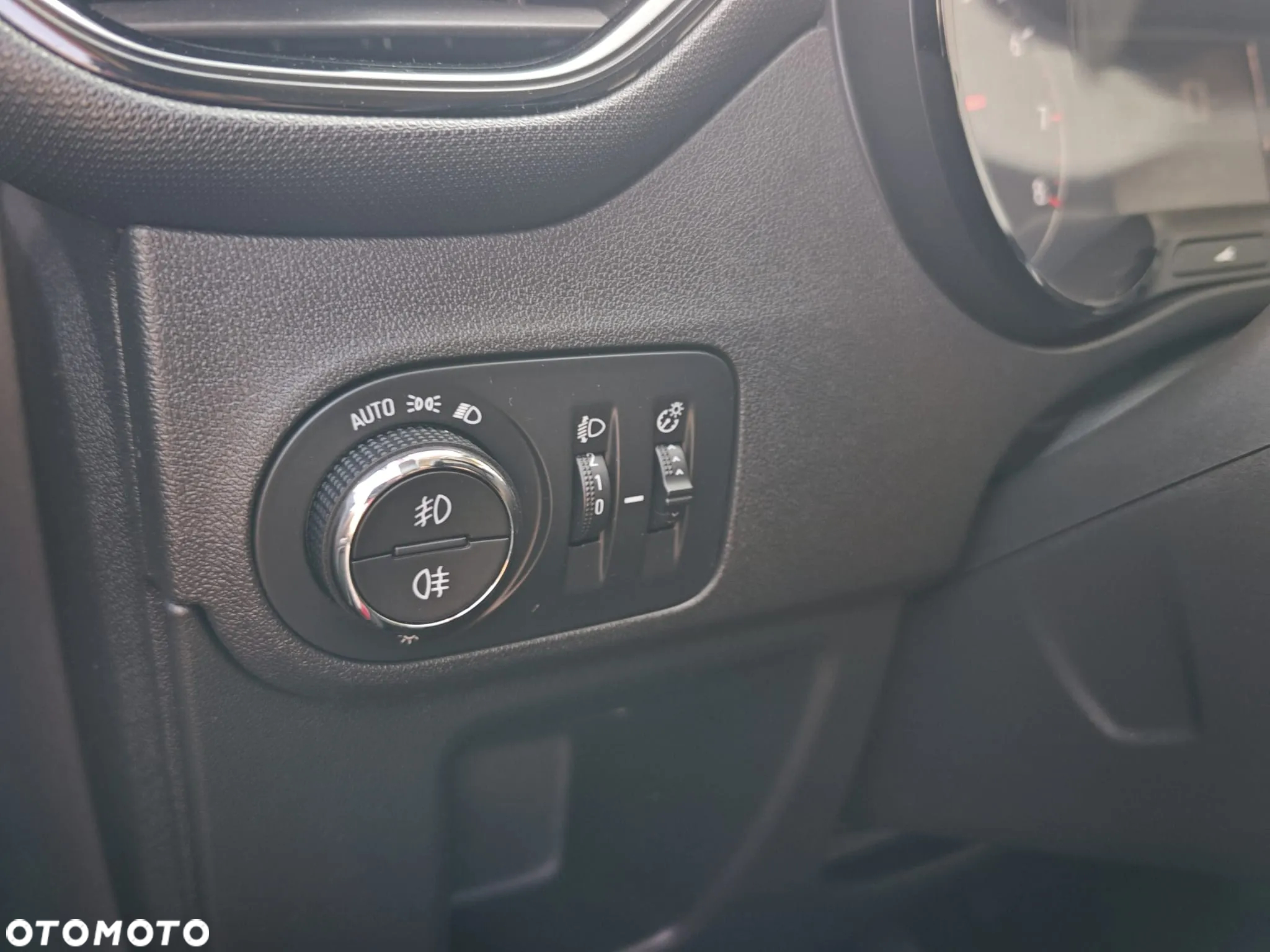 Opel Crossland X - 25