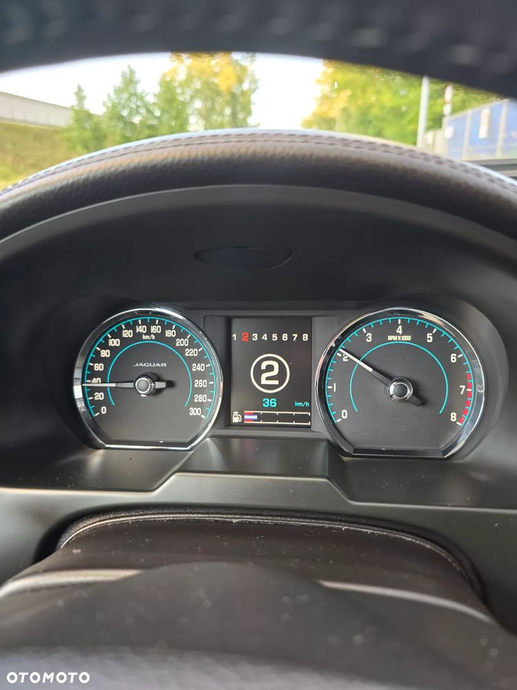 Jaguar XF 2.0 T Luxury - 18