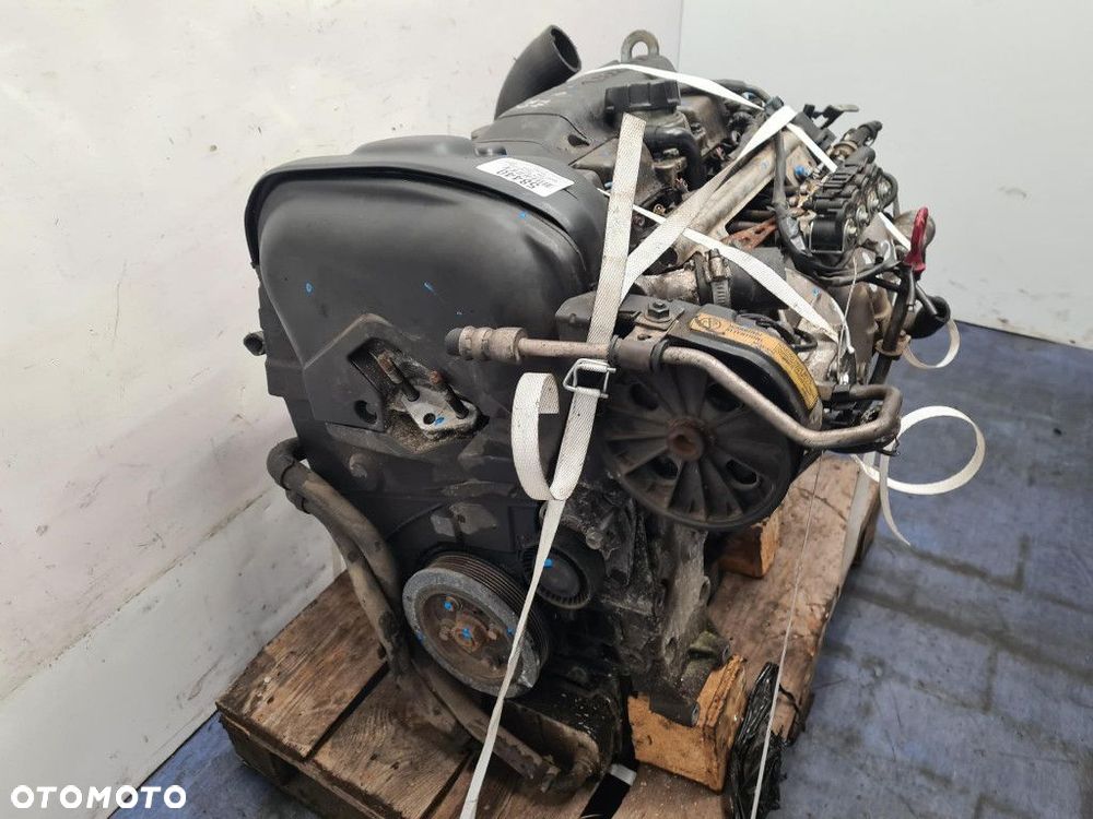 VOLVO V40 2.0 T 163 KM SILNIK BENZYNOWY B 4204 T3 - 5