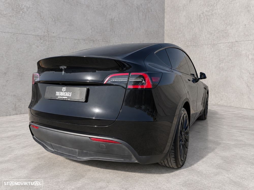 Tesla Model Y - 4