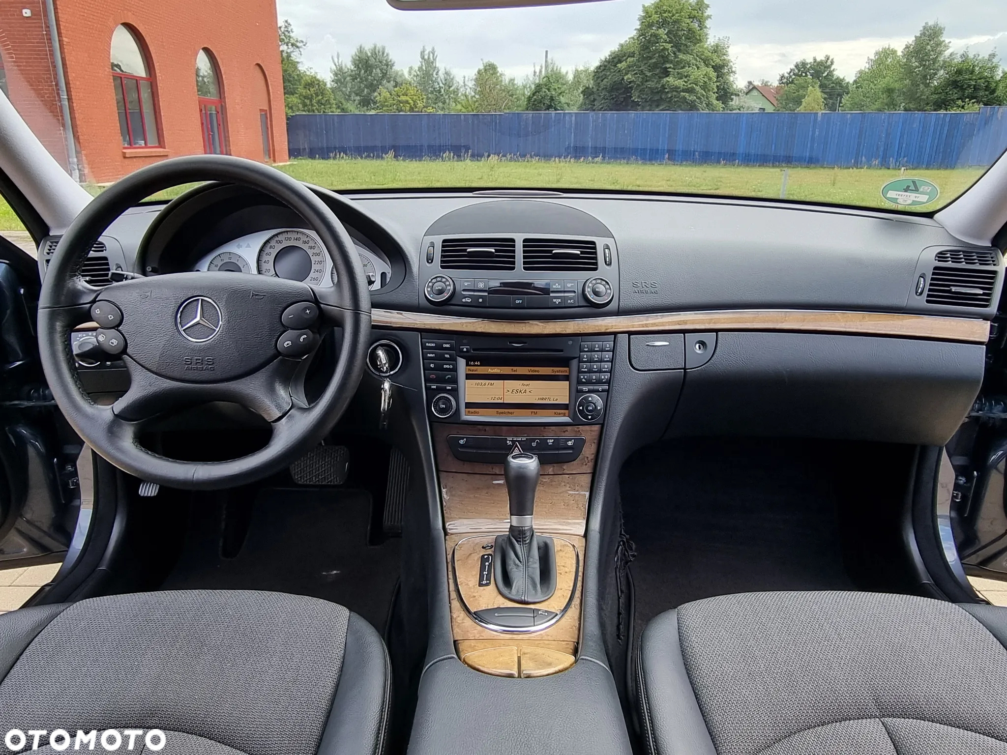 Mercedes-Benz Klasa E 200 T BlueEFFICIENCY 7G-TRONIC Avantgarde - 19