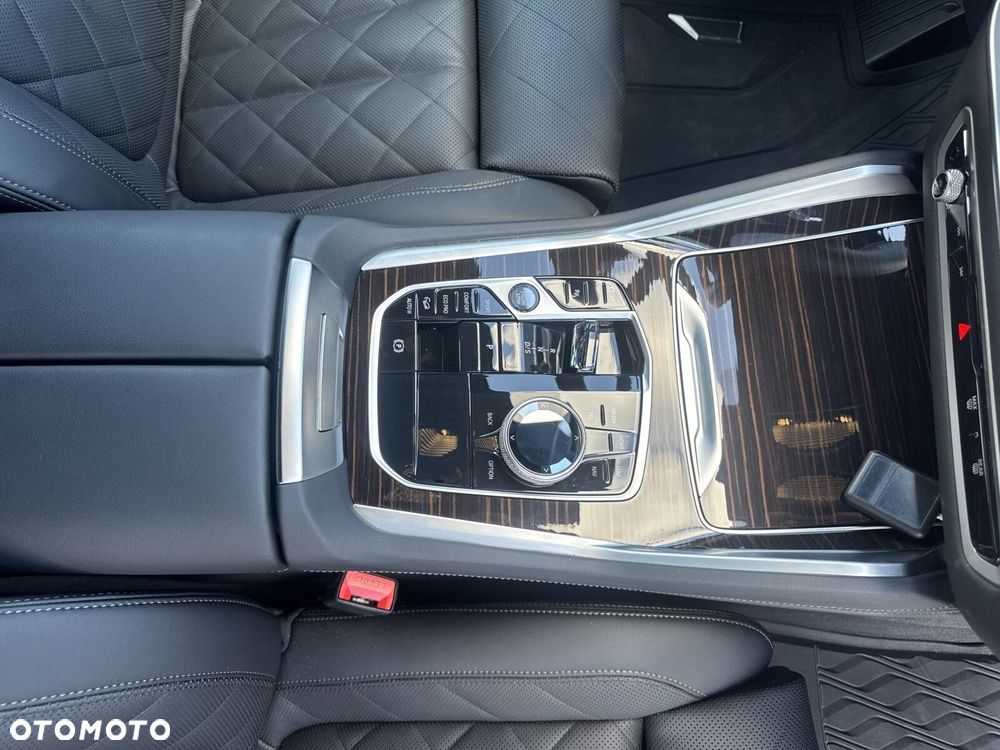 BMW X6 xDrive40d mHEV - 28