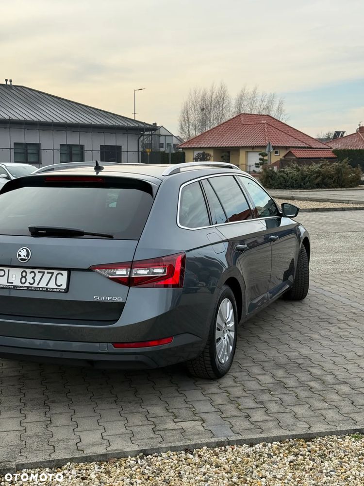 Skoda Superb 2.0 TDI Style DSG - 6