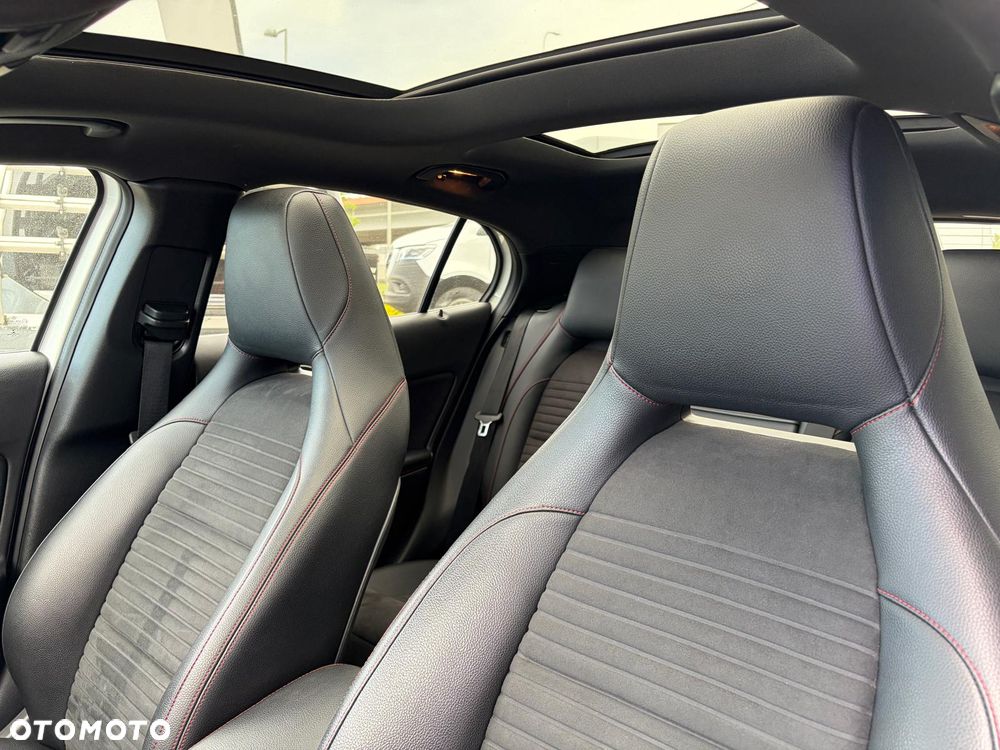 Mercedes-Benz GLA 220 4-Matic AMG Line - 12