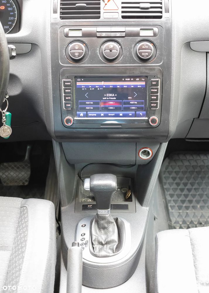 Volkswagen Touran 2.0 TDI DSG Highline - 10