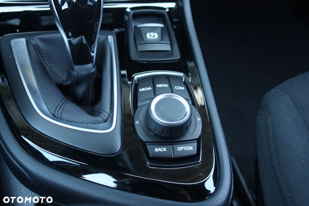 BMW Seria 2 218i GPF - 32