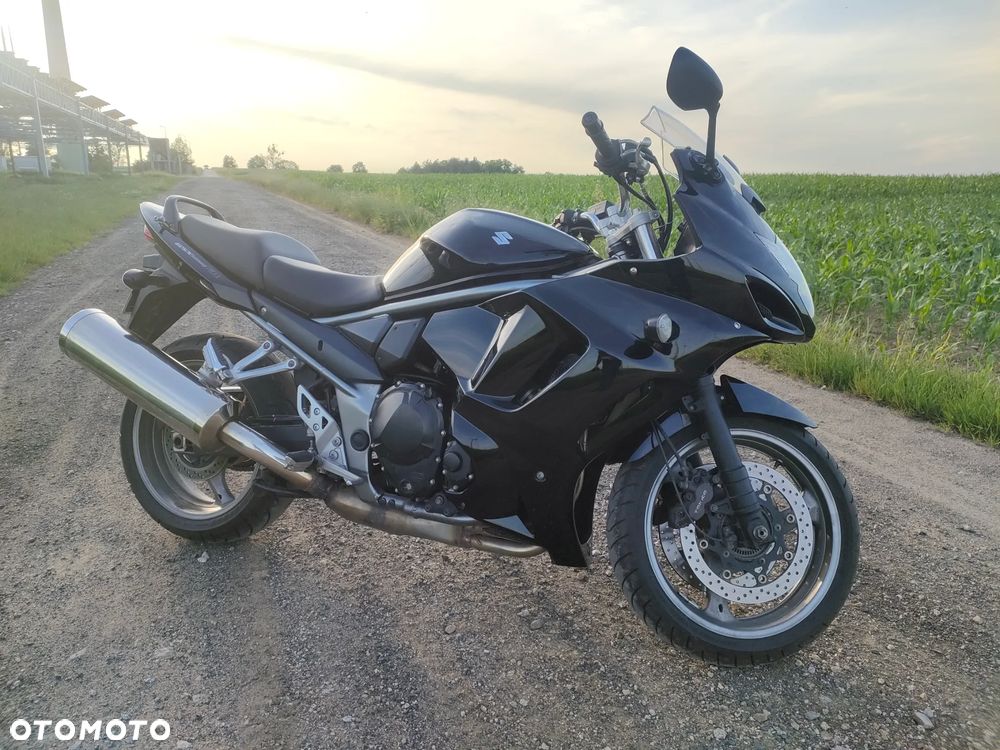 Suzuki GSX - 3