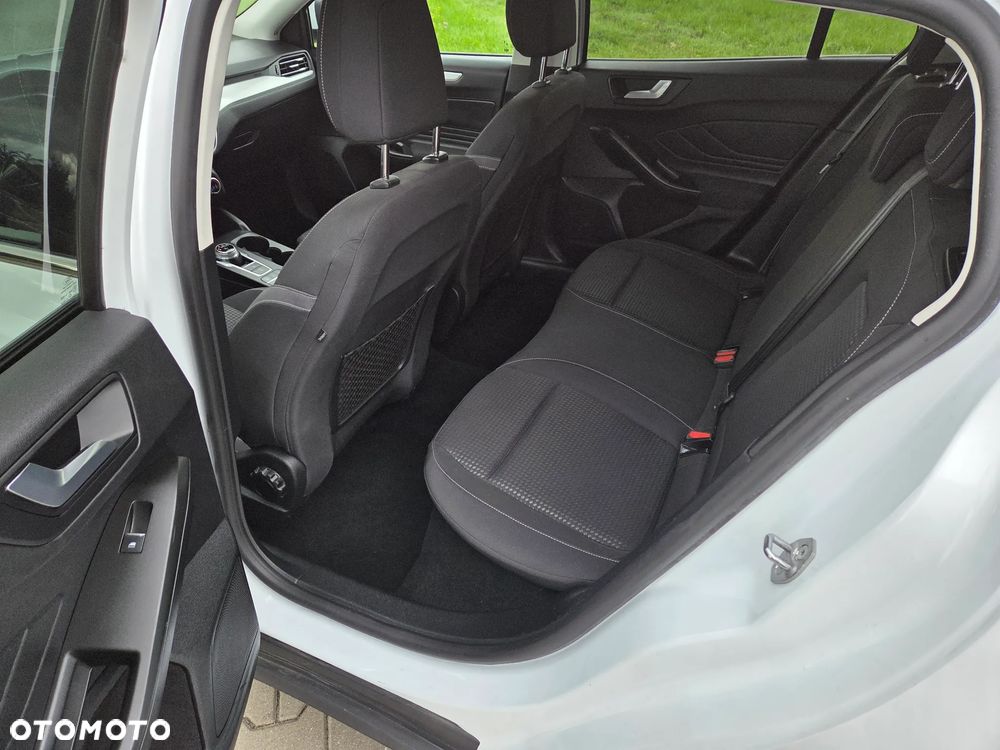 Ford Focus 1.5 EcoBlue Start-Stopp-System TITANIUM - 28
