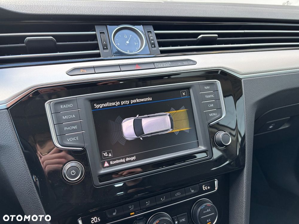 Volkswagen Passat - 20